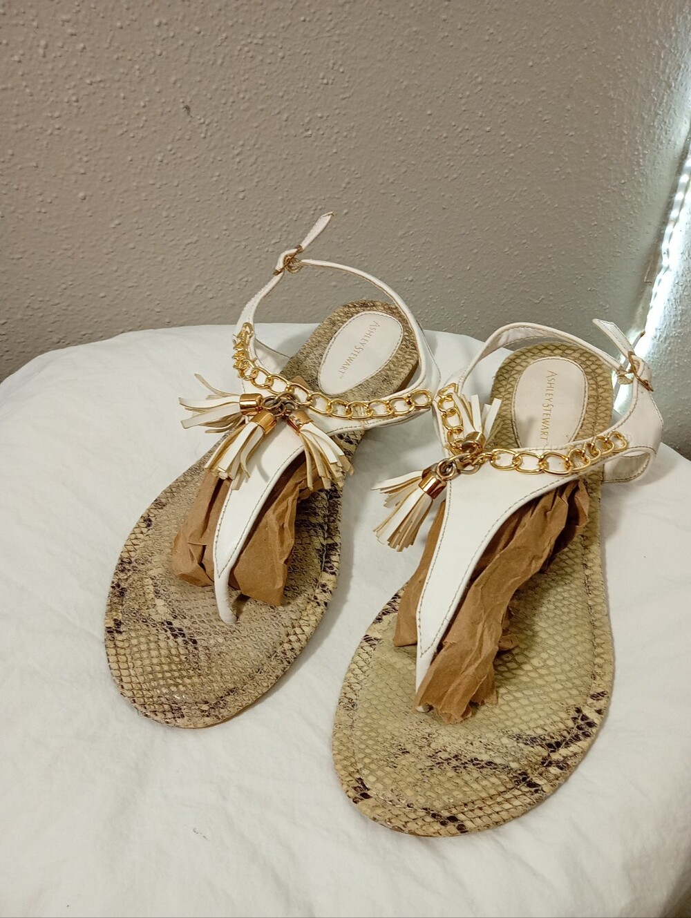 Ashley Stewart White Tassel & Gold Chain Thong Sandals sz 11